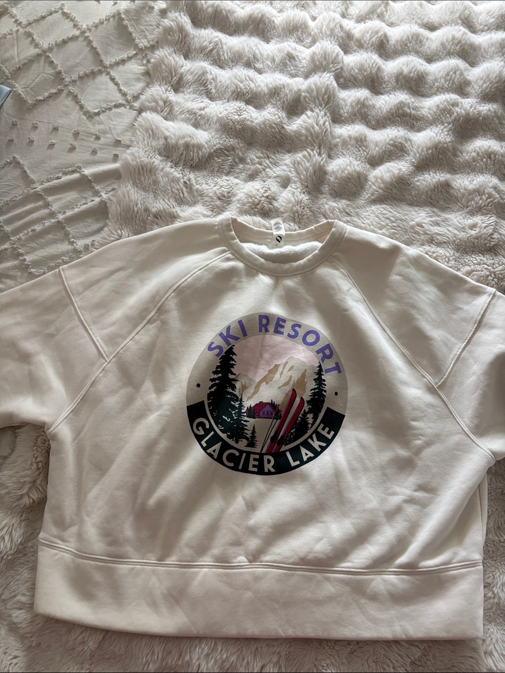 Glacier Lake Ski Resort Graphic Sweatshirt - Cream